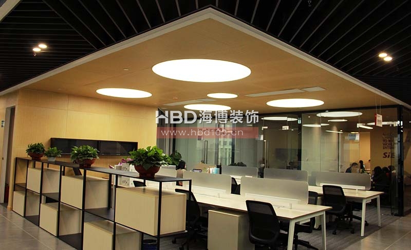辦公室裝修實景照,辦公區(qū)裝修設計.jpg