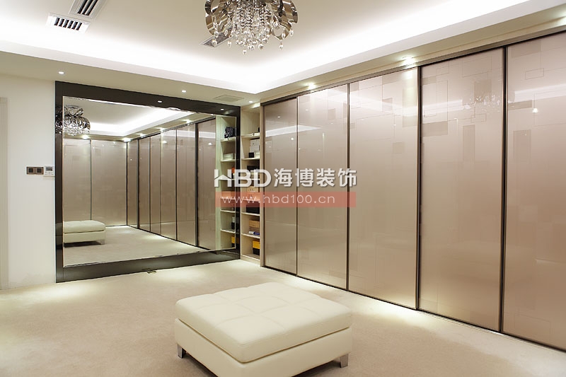 別墅豪宅裝修設(shè)計,衣帽間裝修設(shè)計.jpg